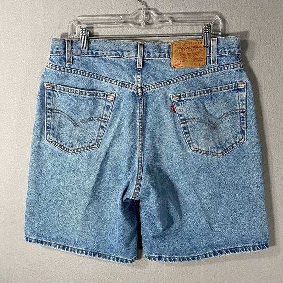Vintage Levi 550 Relaxed Fit Light Wash Denim Blue Jeans Shorts Mens Size 36Wx8L - Picture 2 of 8